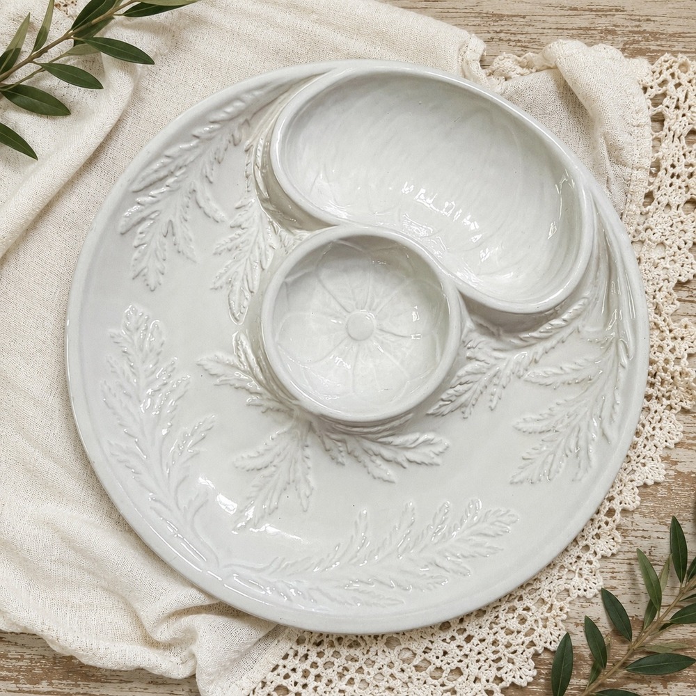 Bordallo Pinheiro White Majolica Chip and Dip Platter Fern Leaf Portugal‎ 11in